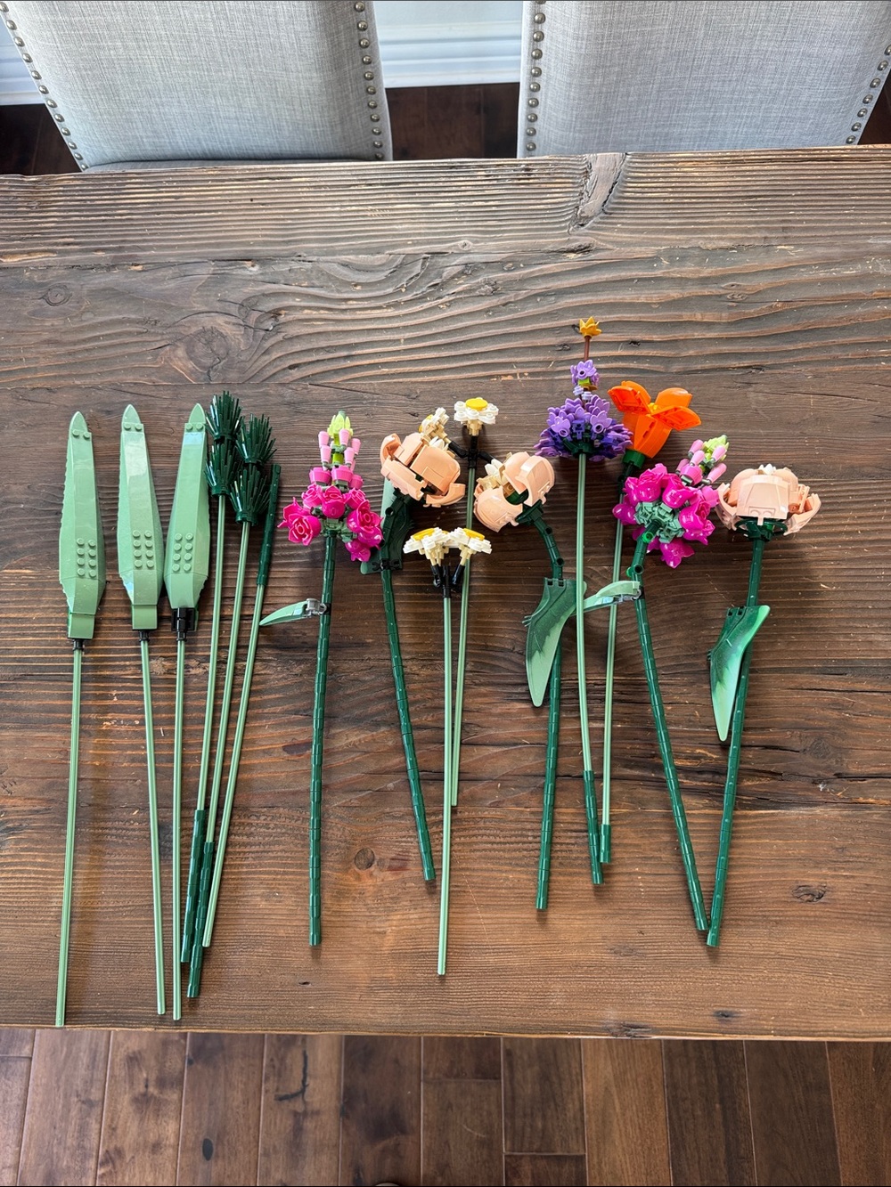 Lego flowers. Some pieces may be missing. No original box.